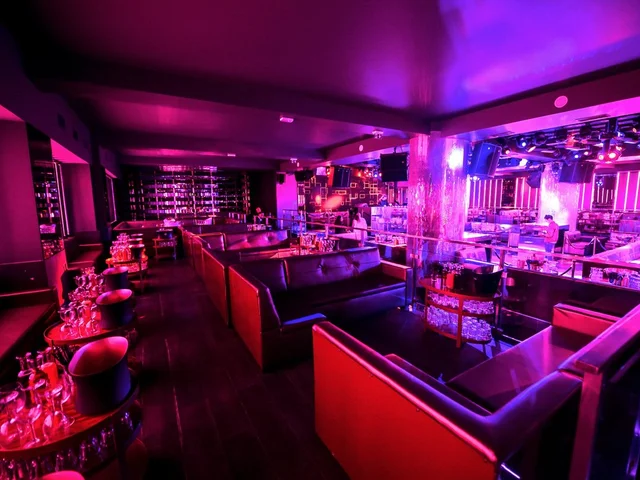 The Ultimate Guide to Nightlife in Paris: Top Clubs, Bars, and Shows