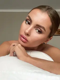 Elamina escort in Dubai