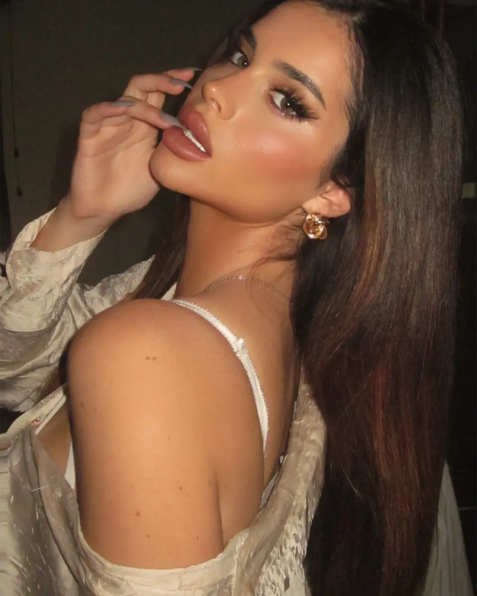 Ermia escort in Dubai