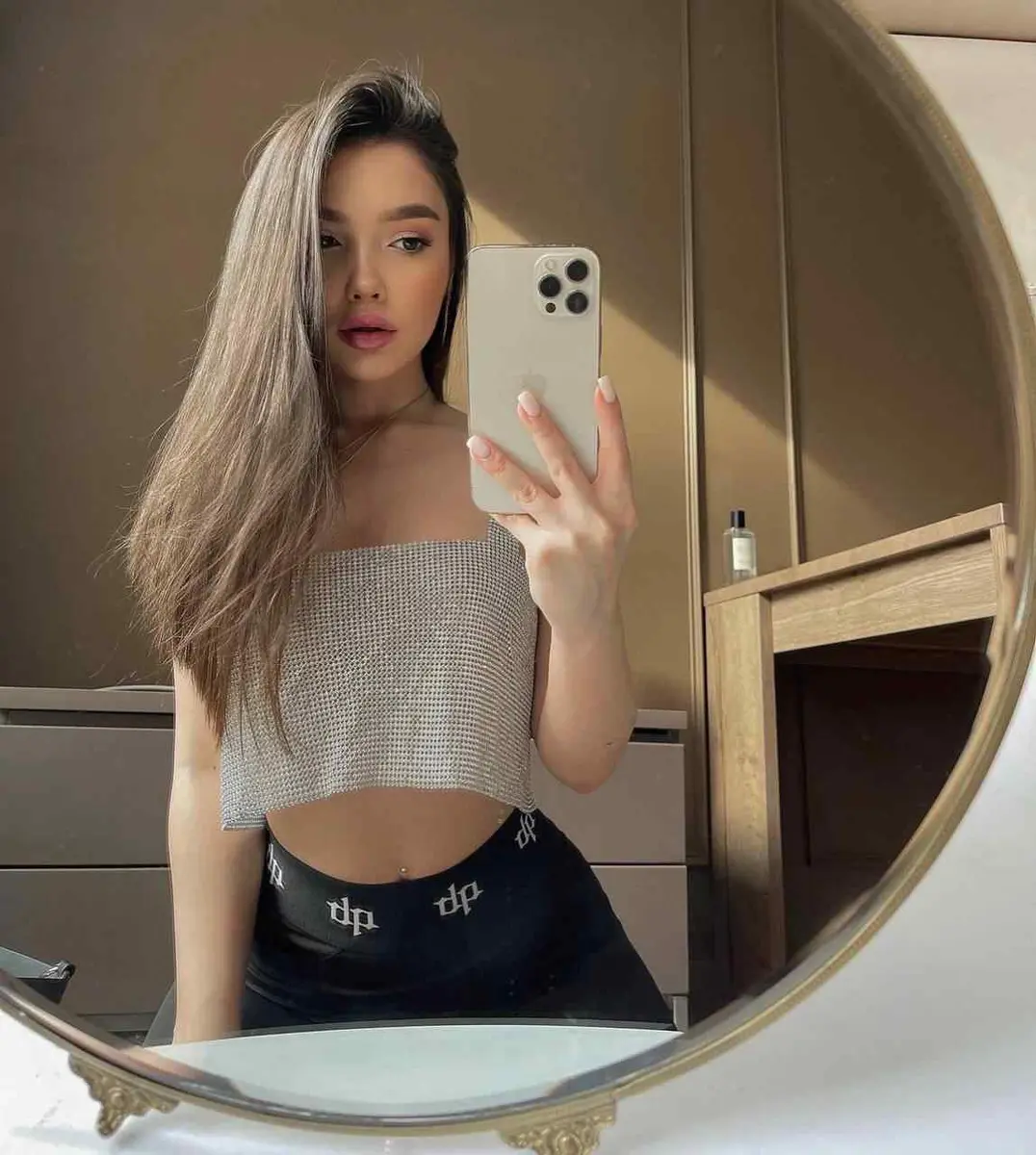 Esmi escort in Dubai