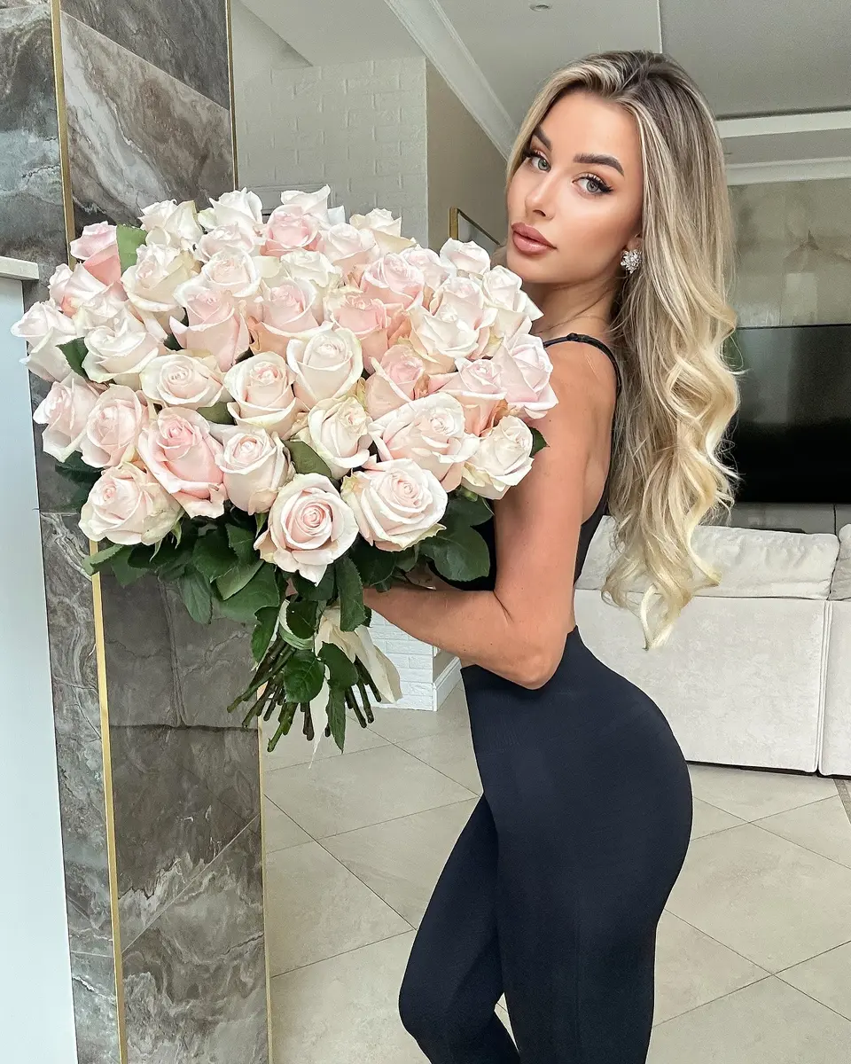 Nikani escort in Dubai