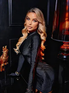 Nikani escort in Dubai