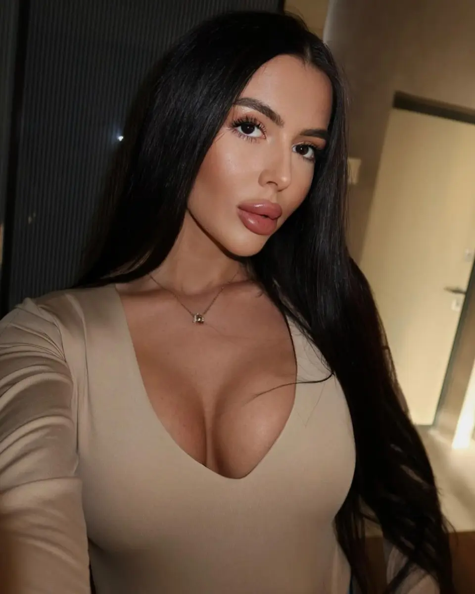 Onalin escort in Dubai