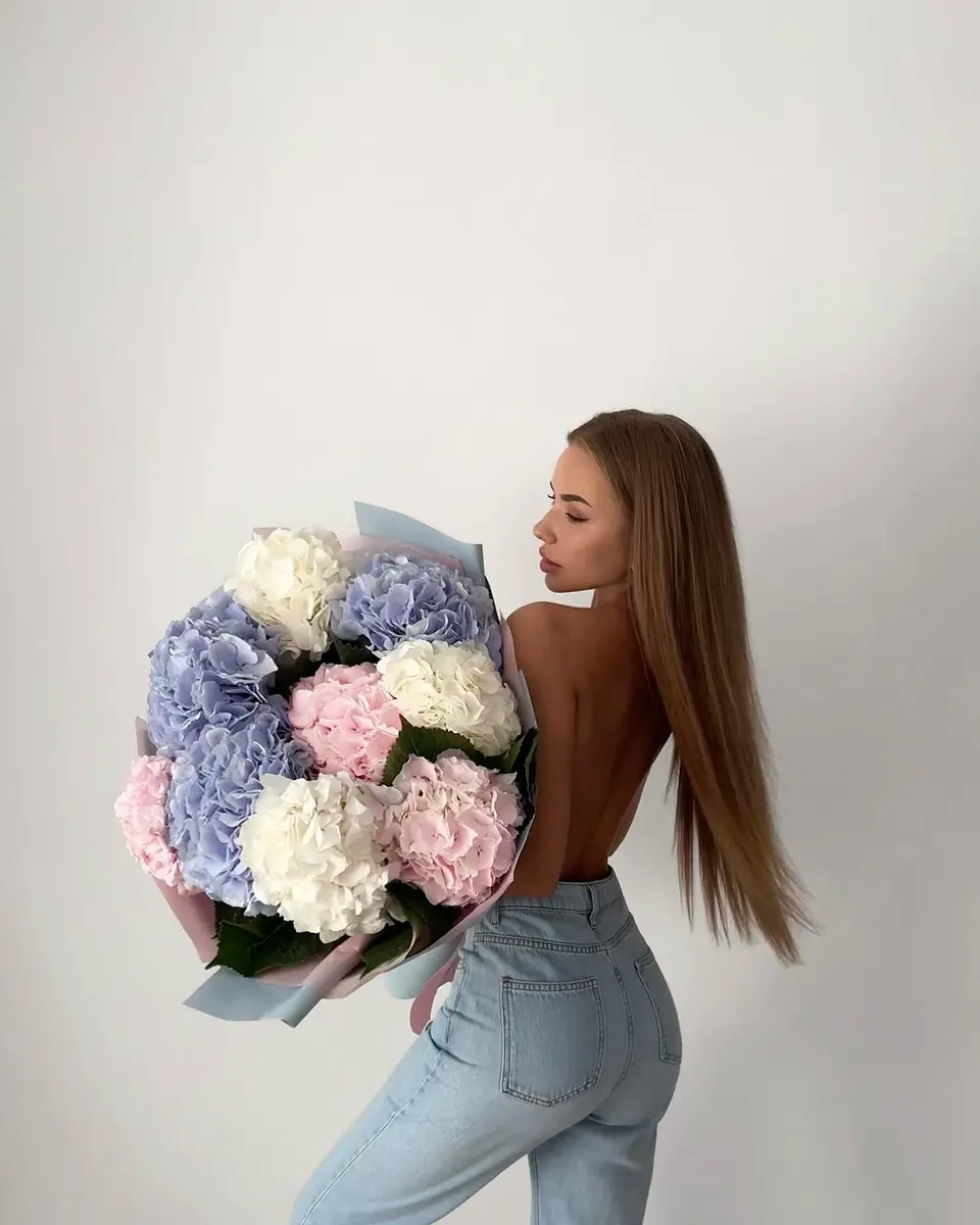 Oniss escort in Dubai