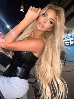 Riate escort in Dubai