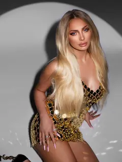 Riate escort in Dubai